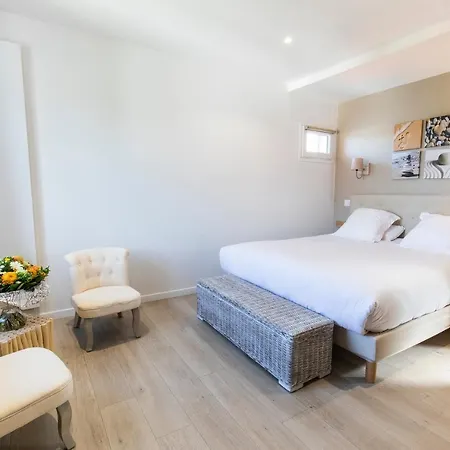 Logis Les Sables D'or - Institut De Beaute Hotel