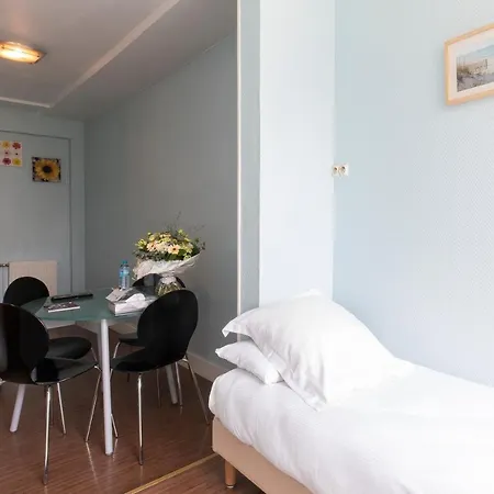 Logis Les Sables D'or - Institut De Beaute Hotel Stella-Plage