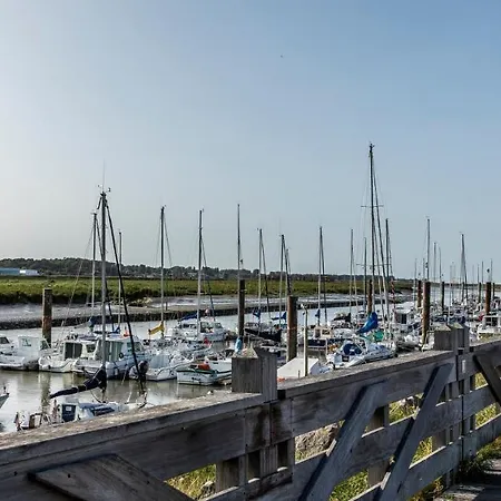 Logis Les Sables D'or 2*